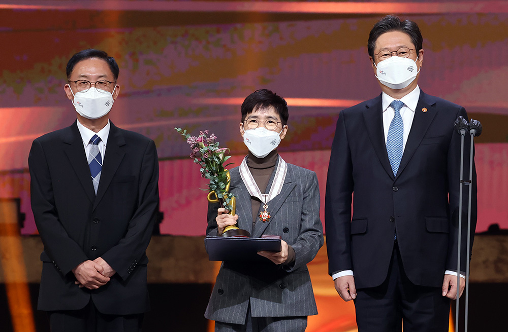 28일 오후 서울 중구 국립극장 해오름극장에서 2021 대중문화예술상 시상식이 열렸다.