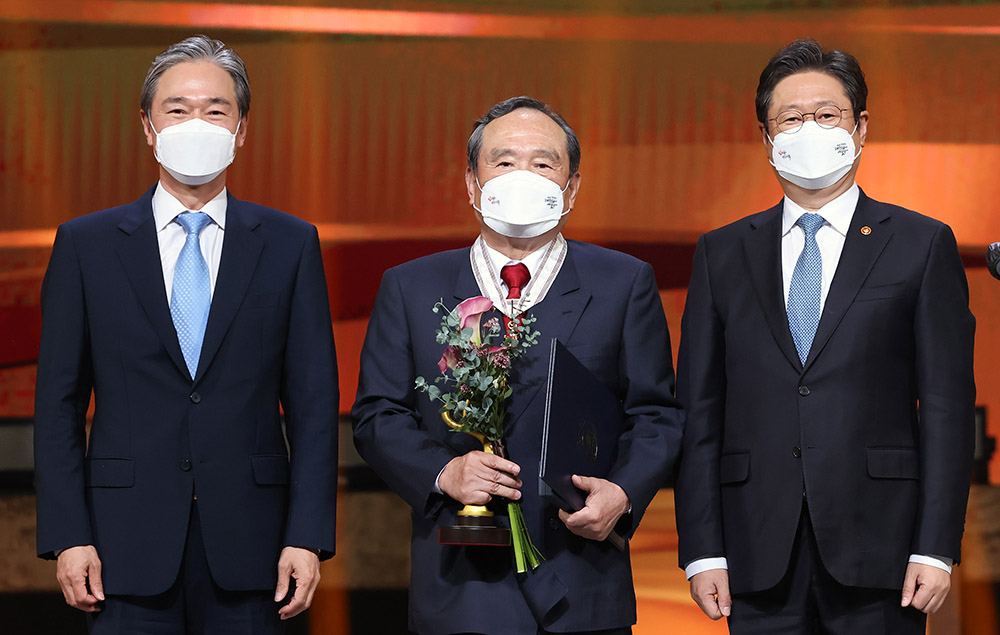 28일 오후 서울 중구 국립극장 해오름극장에서 2021 대중문화예술상 시상식이 열렸다.