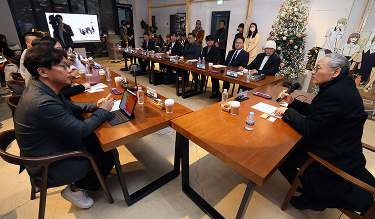 만화·웹툰 산업 현장 간담회