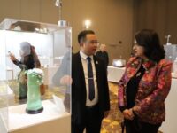 Xinhua Silk Road: 로스앤젤레스에서 ‘덕화 백자’ 전시회 개최